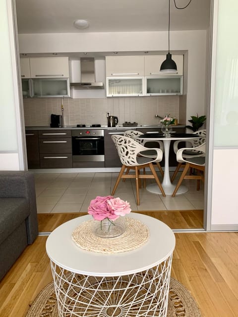 Dining area, kitchen