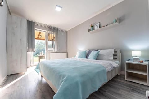 Bed, Photo of the whole room, Bedroom, wardrobe