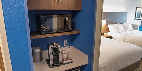 Coffee/tea facilities, minibar