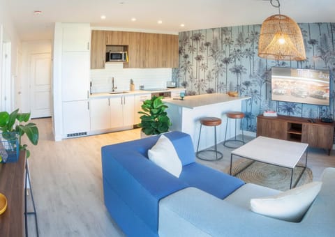 Kitchen or kitchenette, Living room, Seating area