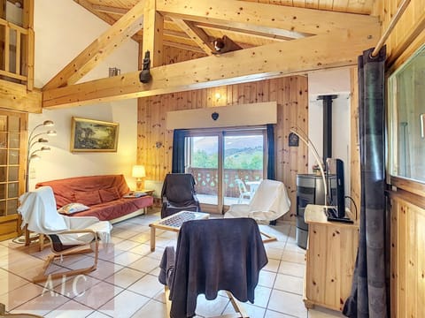 Grand Duplex 110m² 3 Chambres avec Balcon & Terrasse - FR-1-560-3 Apartment in Combloux