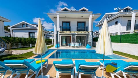 Property building, Patio, Swimming pool, sunbed