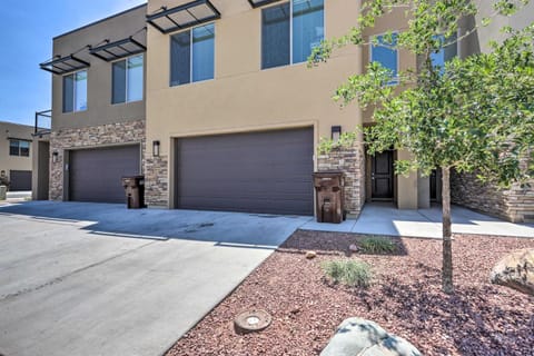 Luxury Downtown Moab Townhome with Pool Access! House in Moab
