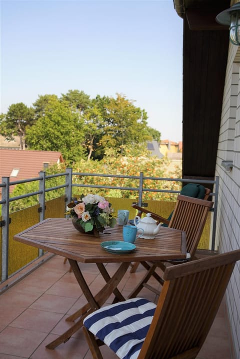Balcony/Terrace, Garden view