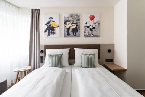 Bed, Photo of the whole room, Decorative detail, Bedroom