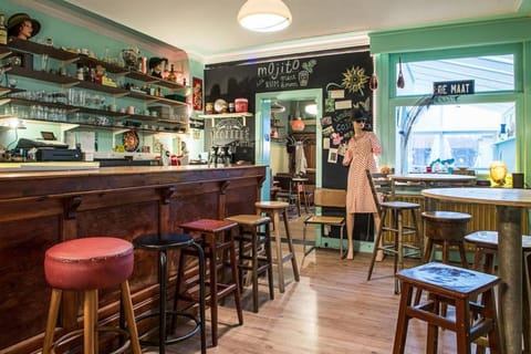 Vakantiewoning in Mol centrum met eigen bar "CasaCuriosa" House in Mol