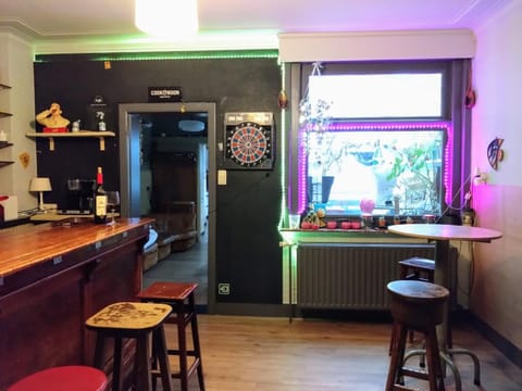 Vakantiewoning in Mol centrum met eigen bar "CasaCuriosa" House in Mol