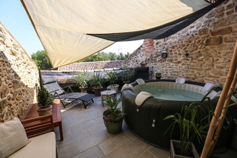 Patio, Hot Tub, Garden view