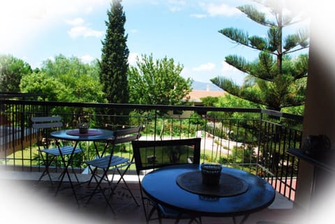 View (from property/room), Balcony/Terrace, Garden view, Internal: Not applicable to any particular room