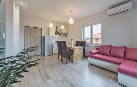 2 BEDROOM APARTMENT PEROJ Apartment in Fažana