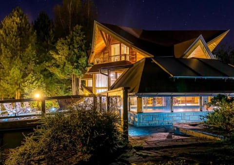 Property building, Night, Garden, View (from property/room), Balcony/Terrace, On site, Garden view, Pool view, Area and facilities, Swimming pool, locker, sunbed