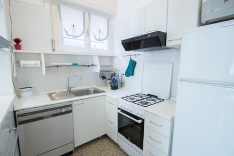 Grande BILOCALE con POSTO AUTO PRIVATO e GIARDINO Apartment in Varazze