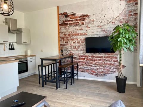 Nearby landmark, TV and multimedia, Coffee/tea facilities, Kitchen or kitchenette, Living room, Seating area, Street view, Supermarket/grocery shop, Shopping Area