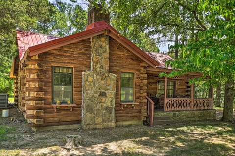 Peaceful Log Cabin Escape Near Table Rock Lake! Cabin in Roaring River Township
