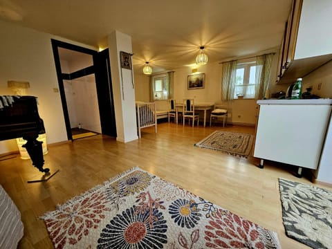 Photo of the whole room, Seating area