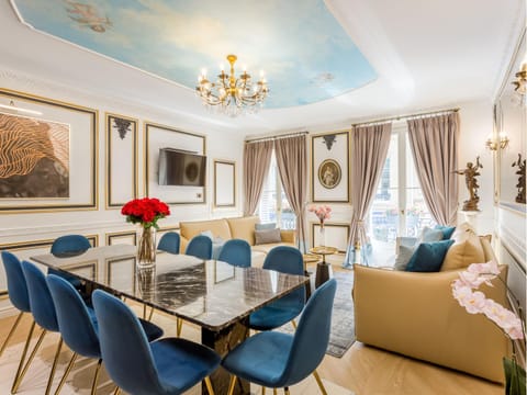 TV and multimedia, Living room, Seating area, Dining area