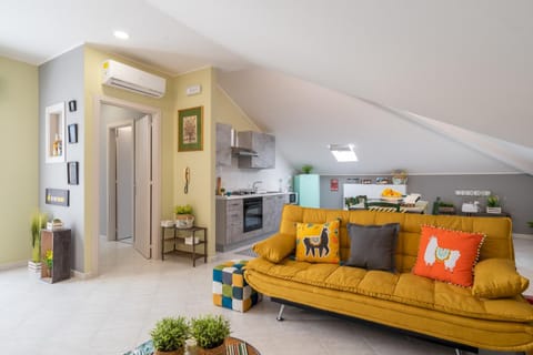 Kitchen or kitchenette, Living room, Seating area