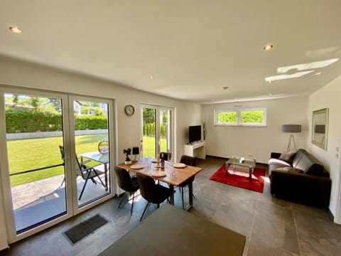 TV and multimedia, Balcony/Terrace, Living room, Seating area, Dining area