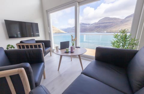 Communal lounge/ TV room, Day, Natural landscape, TV and multimedia, View (from property/room), Balcony/Terrace, Living room, Seating area, Dining area, Mountain view, Sea view