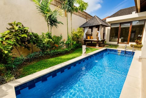 Property building, Patio, Garden, Balcony/Terrace, Garden view, Pool view, Swimming pool