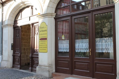 Facade/entrance