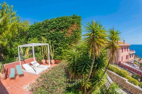 Villa lours Villa in Saint-Raphael