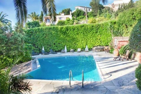 Villa lours Villa in Saint-Raphael