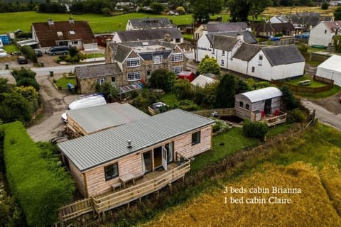 Property building, Neighbourhood, Natural landscape, Garden, Location