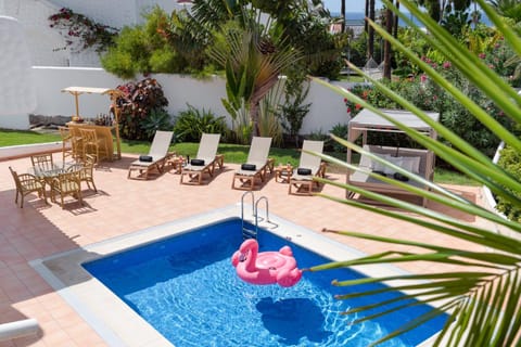 Pool view, Swimming pool, sunbed