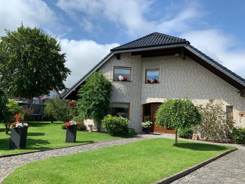 Property building, Spring, Garden, Garden view