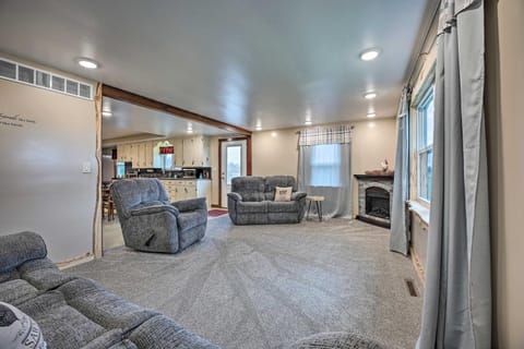 Rise and Shine Farm in Goshen with BBQ and Fire Pit! House in Indiana