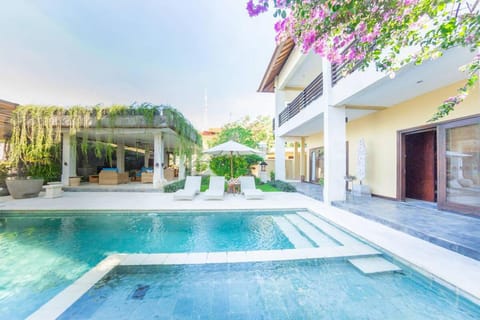Property building, Garden, Spa and wellness centre/facilities, Seating area, Pool view, Swimming pool, Swimming pool