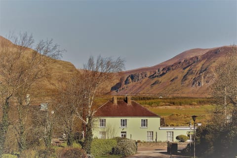 Property building, Facade/entrance, Natural landscape, Bird's eye view, Hiking, Mountain view