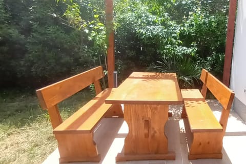 Patio, Spring, Day, Garden, Dining area, Garden view