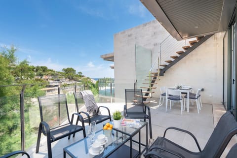 Balcony/Terrace, Photo of the whole room, Seating area, Garden view, Landmark view, Mountain view, Sea view, Quiet street view