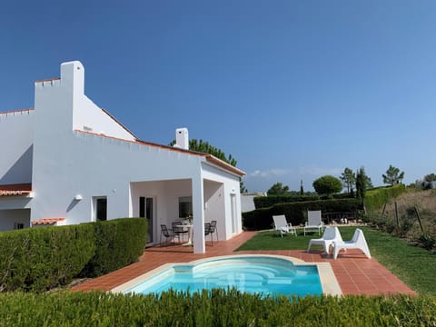Property building, Garden, Garden view, Pool view, Swimming pool, sunbed