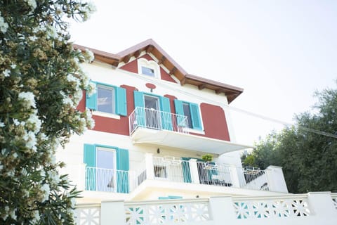 Facade/entrance, Sea view