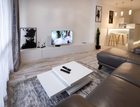 Communal lounge/ TV room, TV and multimedia, Seating area