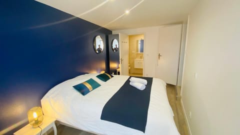 Bed, cot, bunk bed