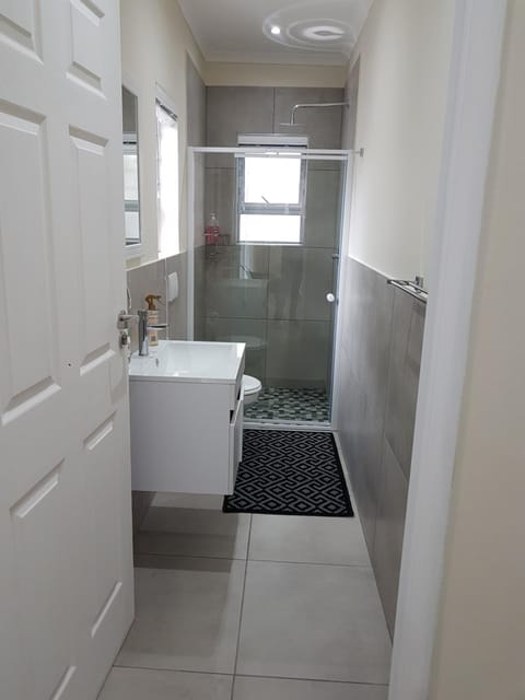 Sharon's House: Modern Self-Catering rooms Bed and Breakfast in Cape Town