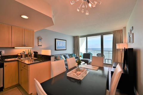 Natural landscape, TV and multimedia, Kitchen or kitchenette, Living room, Dining area, minibar, oven