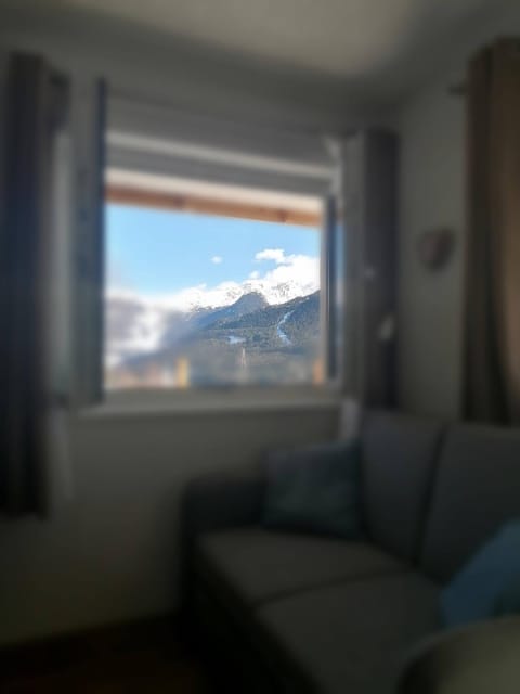 View (from property/room), Living room, Mountain view