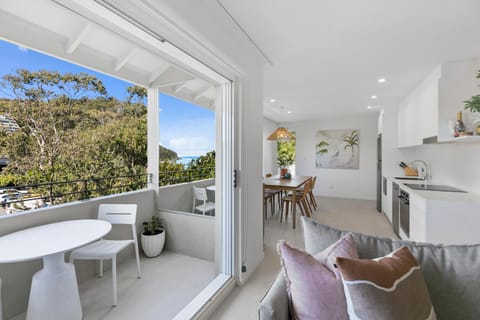 View (from property/room), Kitchen or kitchenette, Living room, Dining area