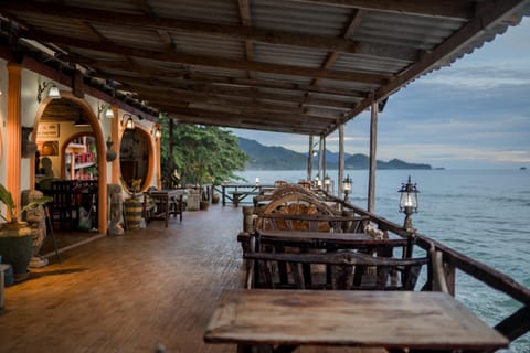 Property building, Restaurant/places to eat