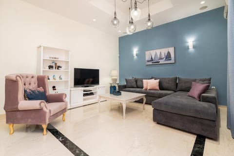 TV and multimedia, Seating area