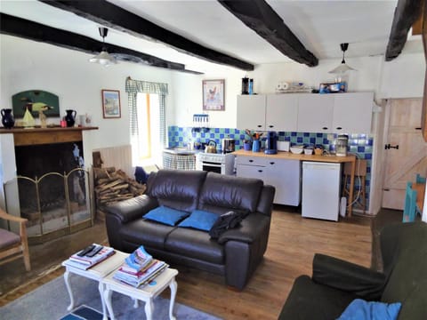 Kitchen or kitchenette, Living room, Dining area, flat iron