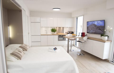 Kitchen or kitchenette, Living room
