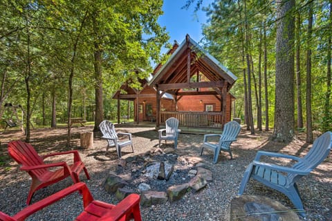 Cabin with Hot Tub and Games, 4 Mi to Beavers Bend! Cabin in Broken Bow