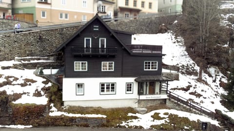 Property building, Winter