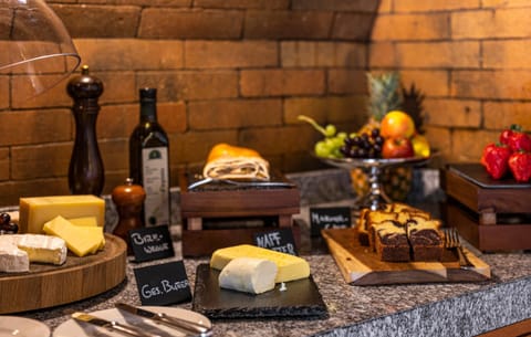 Restaurant/places to eat, Breakfast, Buffet breakfast